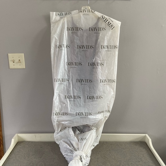 Gorgeous Keyhole gown! NWOT Smoke free home! - Picture 8 of 8